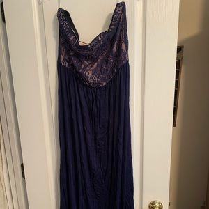 Sleeveless navy blue maxi
